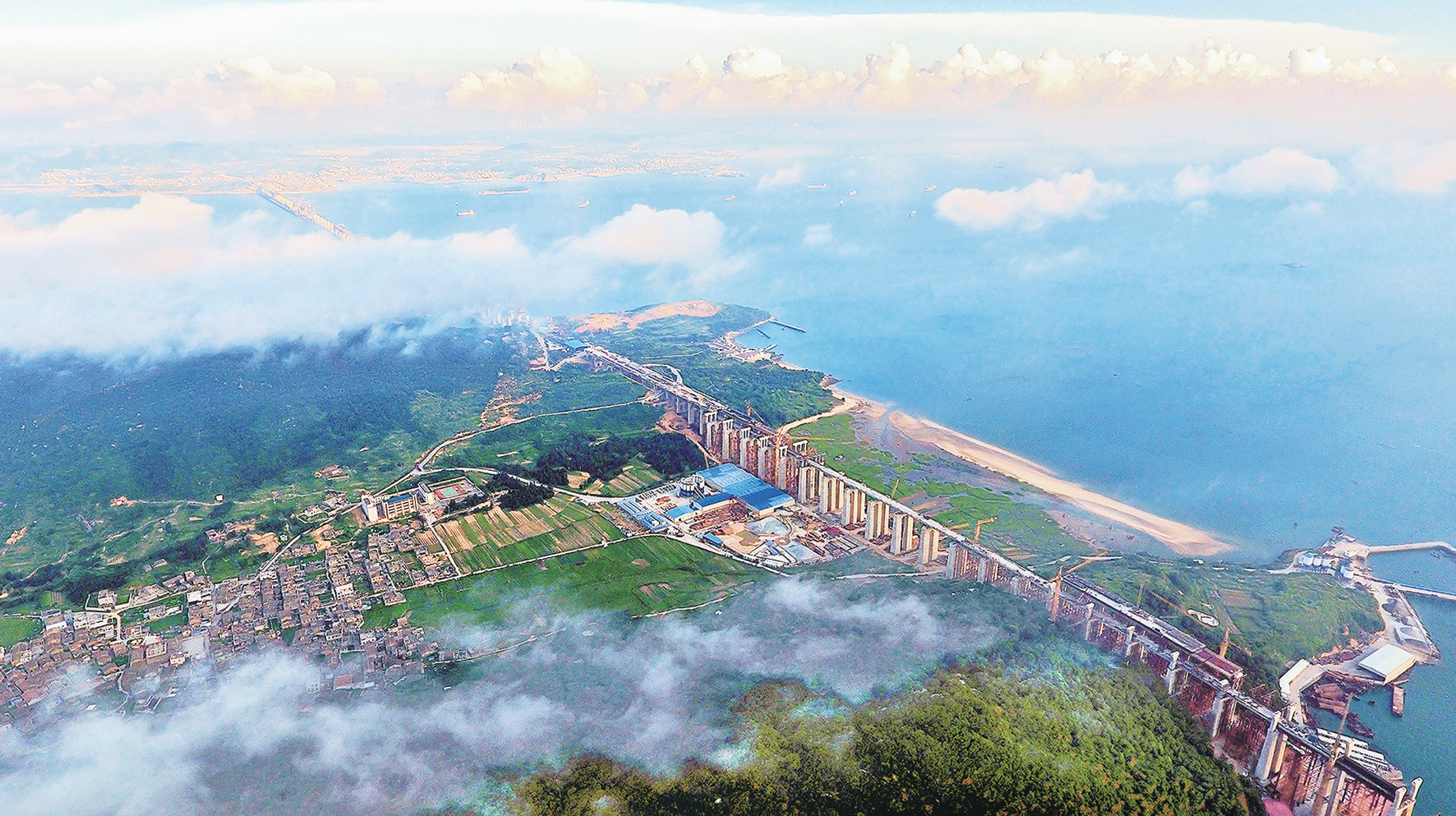 用光影定格“海峽天路”